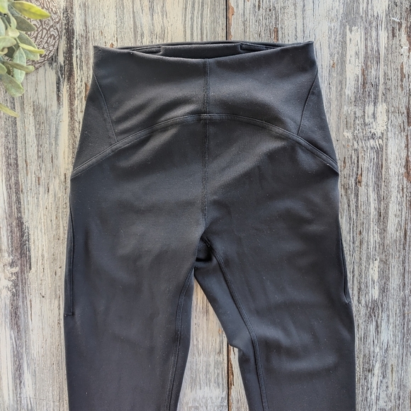 2022 Lululemon InStill High Rise Crop Black Women's 2 - Picture 4 of 7